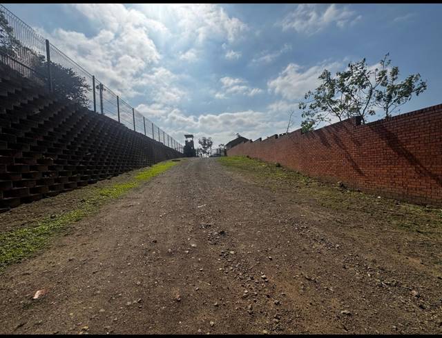 13,000M² VACANT LAND TO LET IN RIET RIVER
